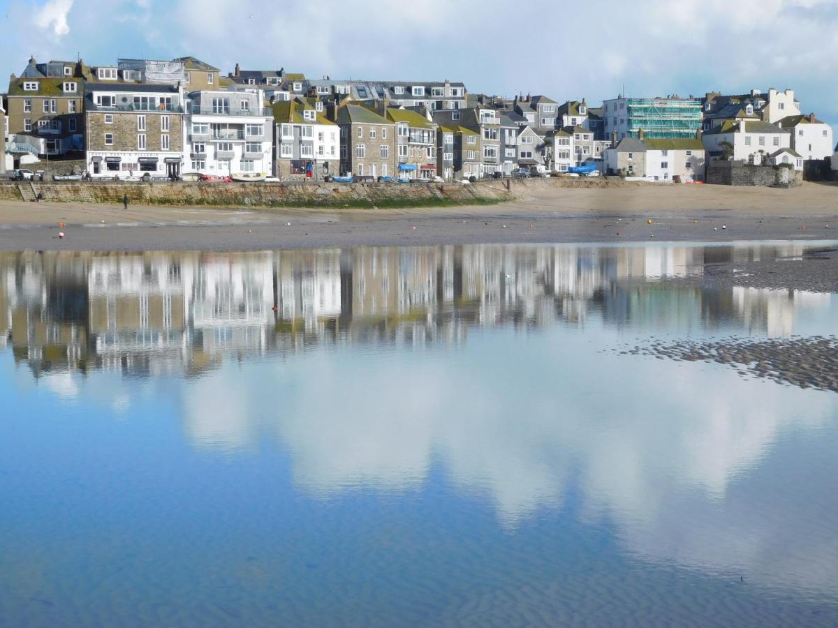 Coast Accommodation St. Ives Exterior photo