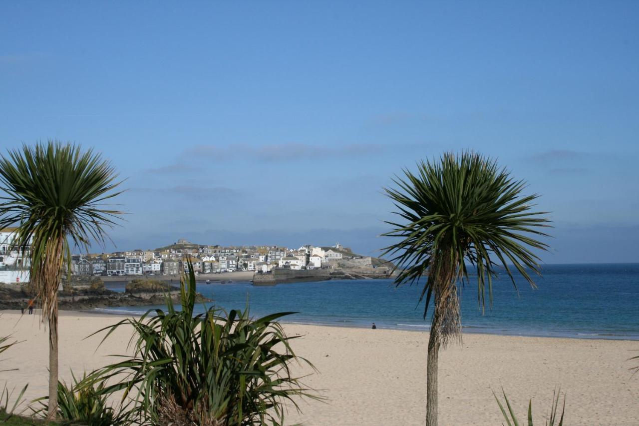 Coast Accommodation St. Ives Exterior photo