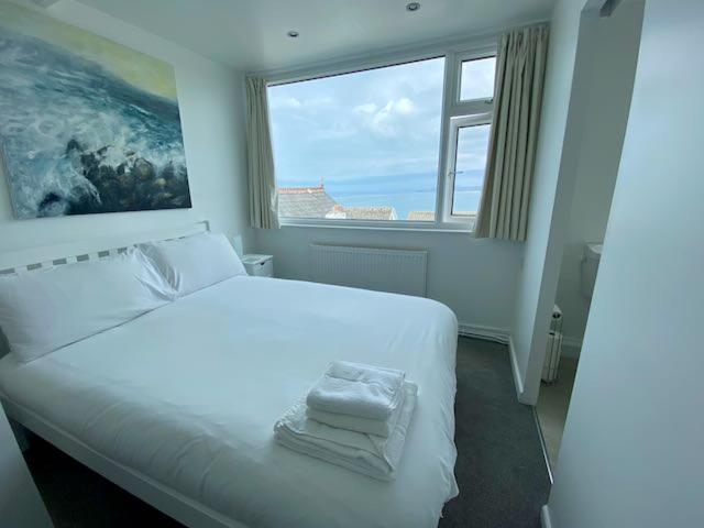 Coast Accommodation St. Ives Exterior photo